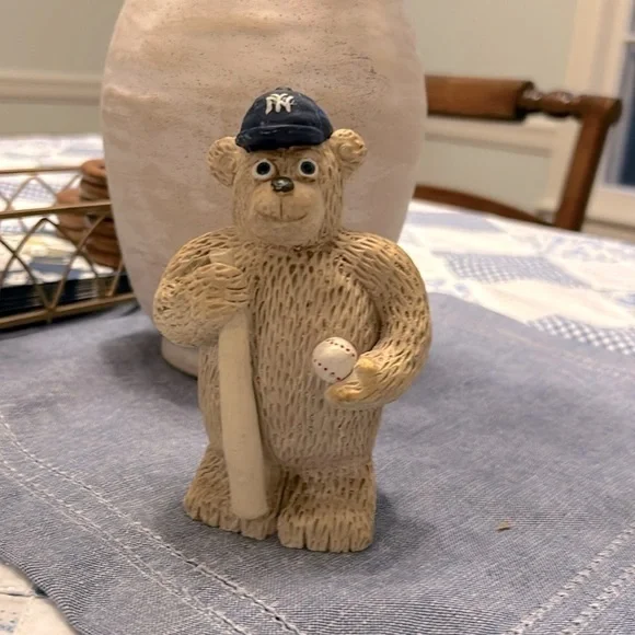 Yankees Baseball Bear Sculpture Statue Ball and Bat Bear Heavy Paper Weight - Picture 14 of 14